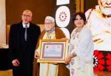 Photo of منح أعلى وسام للعلامة محمد صالح الصديق