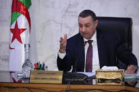 Photo of “لا تراجع عن صرف منحة السفر”