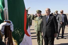 Photo of الرئيس يستقبل المسافرين من تندوف إلى بشار